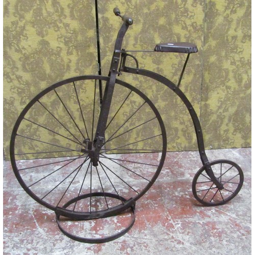 562A - A decorative model penny farthing bicycle, 105cm high