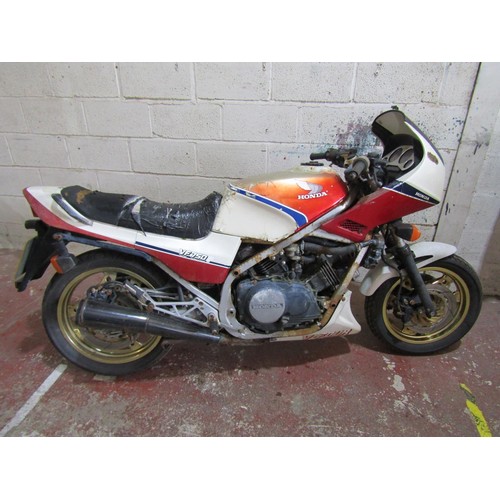 566 - A Honda VF750 V-Twin motorcycle, registration number A25 TWA (no V5C logbook present)

Sold without ... 