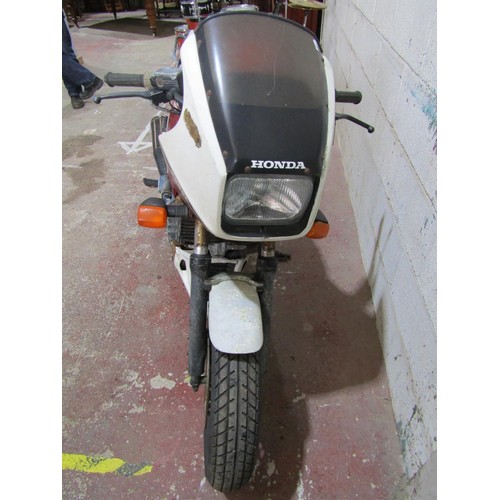 566 - A Honda VF750 V-Twin motorcycle, registration number A25 TWA (no V5C logbook present)

Sold without ... 