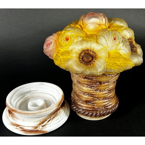 83 - An early 20th century glass table lamp of a basket of flowers on a screw on glass base, 22cm high x ... 