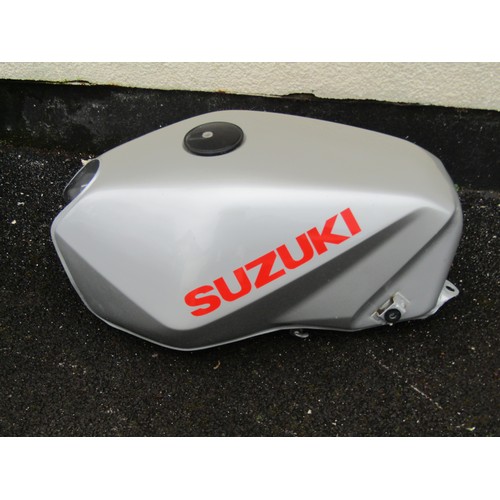 575 - Suzuki fuel tank (appears as new/unused)