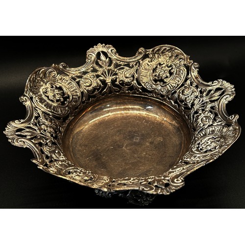 143 - A late Victorian silver dish with pierced floral sides, London 1895, makers marks rubbed, 17cm diame... 