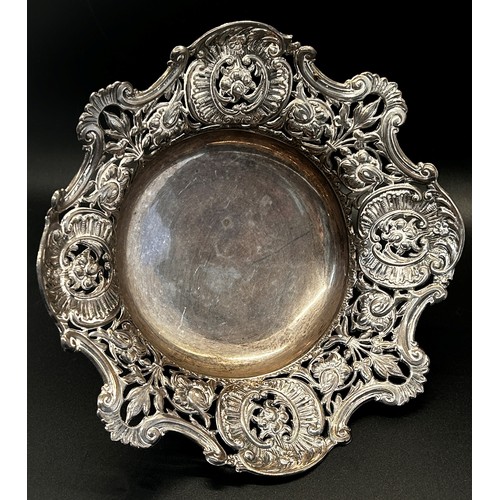 143 - A late Victorian silver dish with pierced floral sides, London 1895, makers marks rubbed, 17cm diame... 