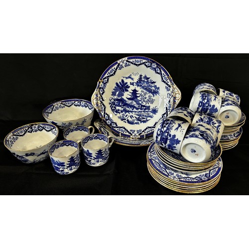 57 - A Grainger Worcester blue and white tea set with chinoiserie detail, banded borders, to include side... 