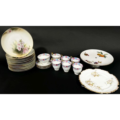 72 - A collection of Royal Rudolstadt porcelain plates with floral detail in pale pastel shades, large Wo... 