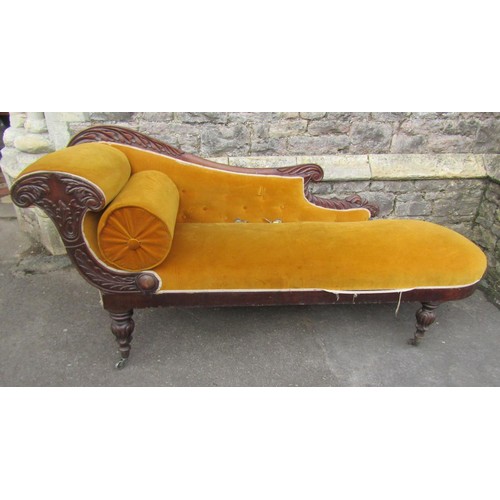 1067 - A William IV chaise lounge with showwood frame (af)