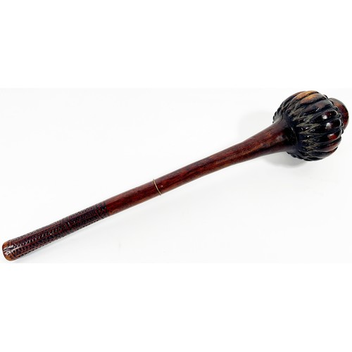 572 - A 19th century Fijian Ula Drisia Burlwood Throwing Stick, 41cm long