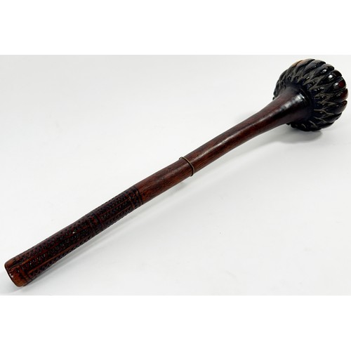 572 - A 19th century Fijian Ula Drisia Burlwood Throwing Stick, 41cm long