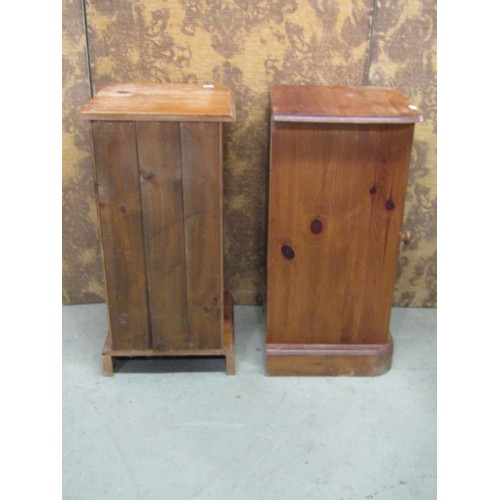 1252 - A pair of bedside cabinets in pine with panelled doors