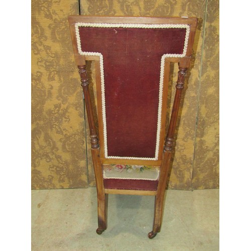 1225 - A good Victorian upholstered priedu with floral tapestry upholstered seat and T shaped back within a... 