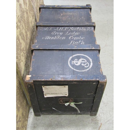 1186 - Two vintage pine packing crates, with painted finish