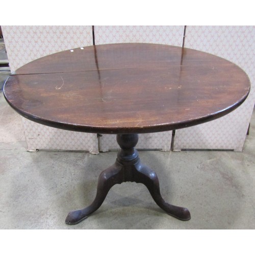 1126 - A Georgian snaptop table, 90cm diameter