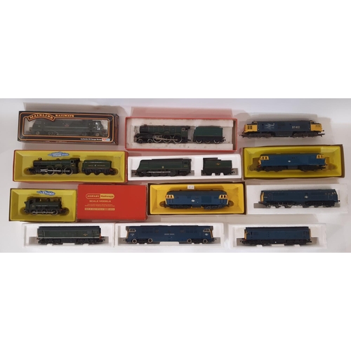 863 - Collection of 00 gauge locomotives comprising BR Warship Class 42 diesel 'HighFlyer' 37-064 by Mainl... 