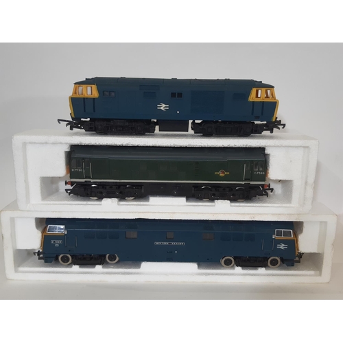 863 - Collection of 00 gauge locomotives comprising BR Warship Class 42 diesel 'HighFlyer' 37-064 by Mainl... 