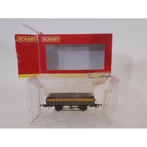 864 - Fourteen 00 gauge rail hopper wagons including boxed Hornby R6621 x2, R6083, R6049, R033, R6288F x2,... 