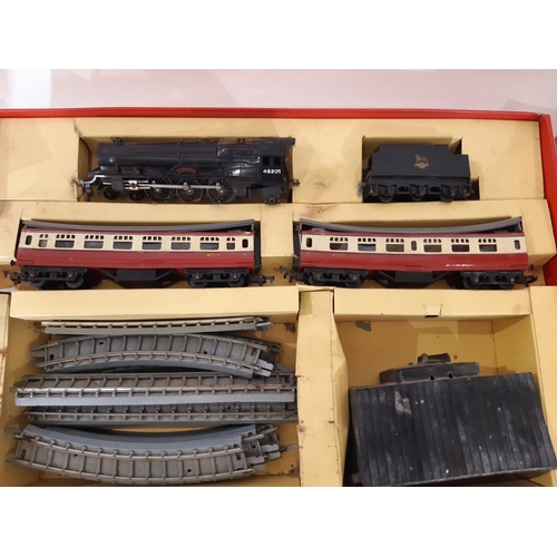 880 - 1950's 00 gauge No 1 Passenger Train set by Triang including black 4-6-2 Princess Elizabeth locomoti... 