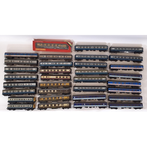 887 - Hornby 00 gauge unboxed coaches comprising 5 Regional Railways, 3 Network South East, 5 Inter-City, ... 