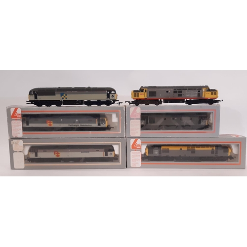 895 - Four 00 gauge boxed railfreight diesel locomotives by Lima including 47033 The Royal Logistic Corps,... 