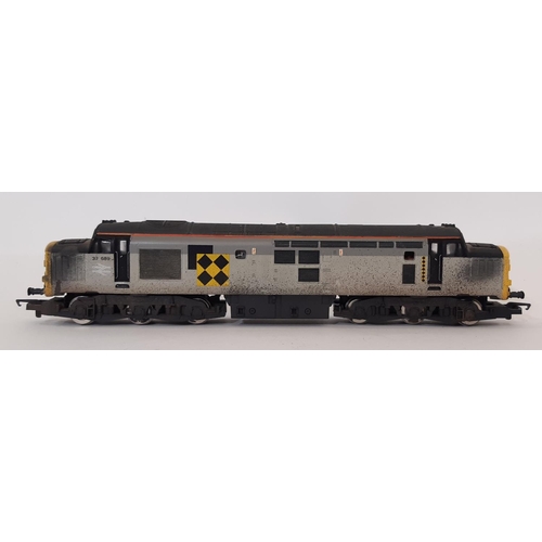 899 - Five 00 gauge railway locomotives in rail-freight livery comprising Lima 60039 Glastonbury Tor, Lima... 