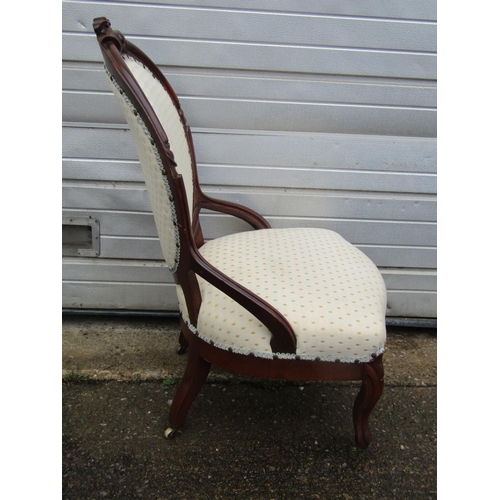 1451 - A Victorian mahogany spoon back chair with upholstered finish