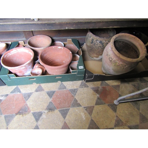 1010 - A large quantity of terracotta flower pots, (approx 60 plus) all sound 23cm and smaller, together wi... 