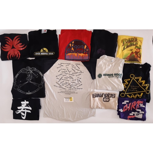 918 - A collection of approx 39 vintage T shirts mainly advertising American music venues, including 688, ... 