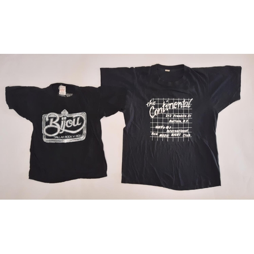 918 - A collection of approx 39 vintage T shirts mainly advertising American music venues, including 688, ... 