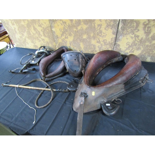 1061 - A heavy good quality leather horse collar, further horse harness and a working dog harness collar