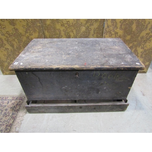 1064 - A large Victorian pine tool chest with rising lid and lower drawer, 1m wide, with original finish