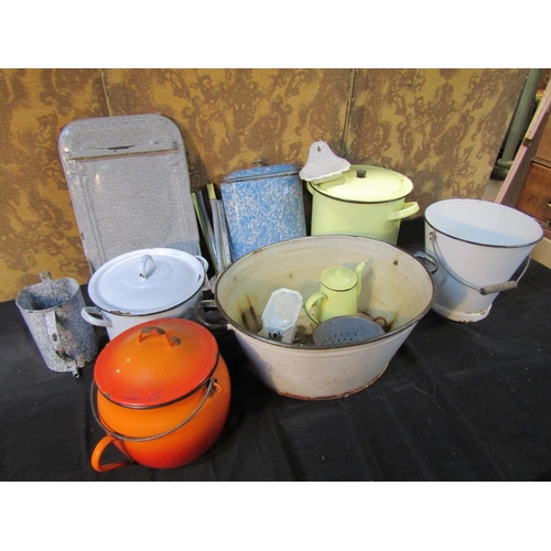 1066 - A large quantity (3 boxes) of 19th century and later enamel ware, all domestic pieces,