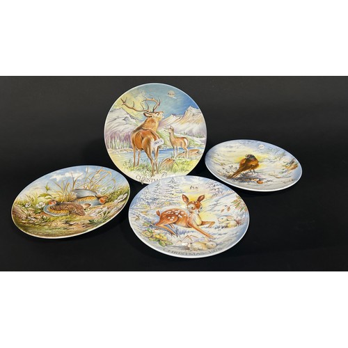 50 - A large collection of contemporary collectors plates including Wedgwood, Wedgwood Hathaway Rose open... 