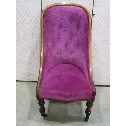 1222 - A Victorian drawing room chair with rosewood framework on turned supports