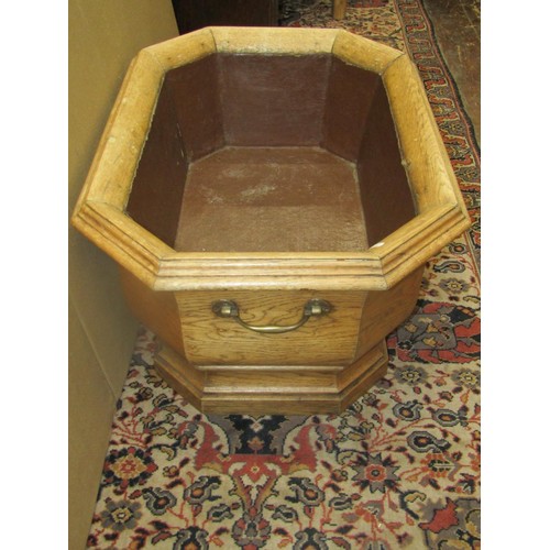 1467 - A large 19th oak century pale oak planter to an 18th century design of elongated octagonal form rais... 