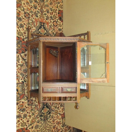 1379 - A late 19th century walnut hanging corner cupboard with mirrored recessed sides and spindle moulding... 