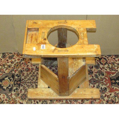 1422 - An antique rustic pine baby walker