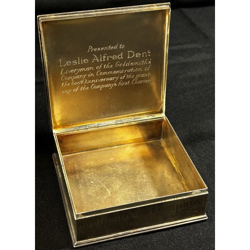 244 - A Silversmiths and Goldsmiths cigarette box commemorating 600 years from AD1327 to 1927 bearing the ... 