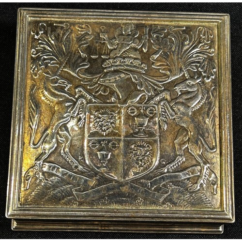 244 - A Silversmiths and Goldsmiths cigarette box commemorating 600 years from AD1327 to 1927 bearing the ... 