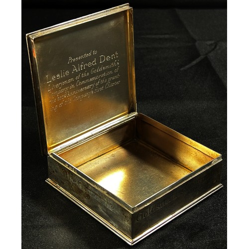 244 - A Silversmiths and Goldsmiths cigarette box commemorating 600 years from AD1327 to 1927 bearing the ... 