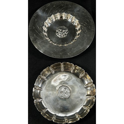 246 - A commemorative silver dish commemorating the Coronation of King George VI and Queen Elizabeth, Lond... 