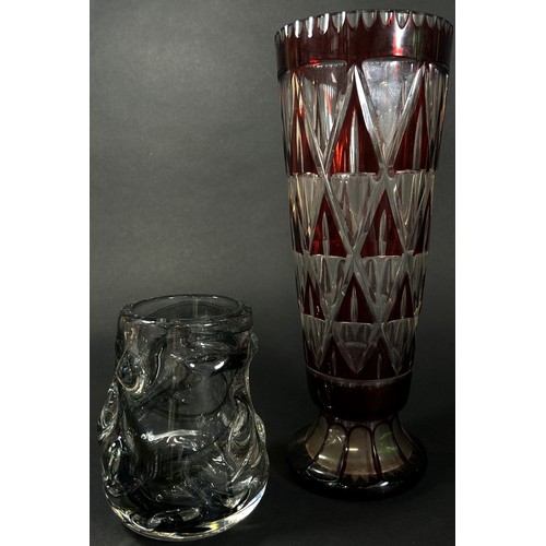 141 - A Whitefriars Knobbly grey streaked glass vase 13.5cm high, a pair of green square long necked Art G... 