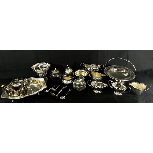 177 - A good selection of silver plated tableware including a tea service, an oval tray, fruit bowls, sauc... 