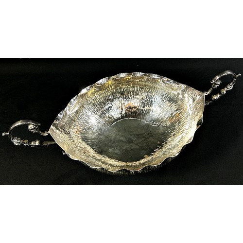 232 - A twin handled boat shaped silver dish with a hand finished worked surface, stamped do Silver Smith ... 