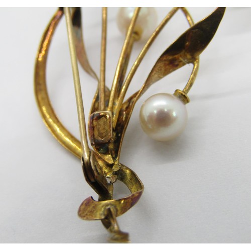 283 - Vintage 14k floral spray brooch set with five pearls, 5.9cm L approx, 4.2g