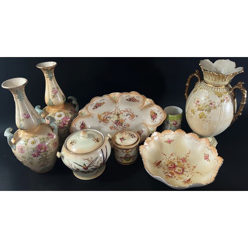 109 - A quantity of Crown Devon and similar ceramics including a cheese dish and cover, vases, teapot, tan... 