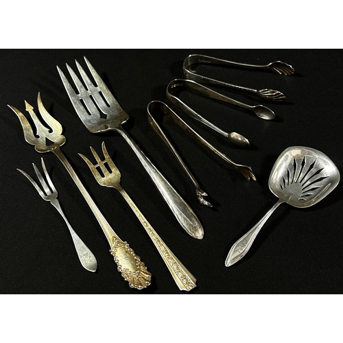 261 - A Mixed selection of hall marked silver or stamped Sterling Silver loose flat ware including fish se... 