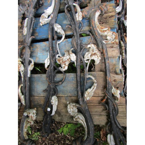 1007 - A run of 22 painted cast iron scrolling vine pattern balustrade each approx 78 cm