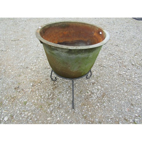 1066 - A vintage weathered cast iron/alloy cauldron/tub with simple flared rim raised on a later associated... 