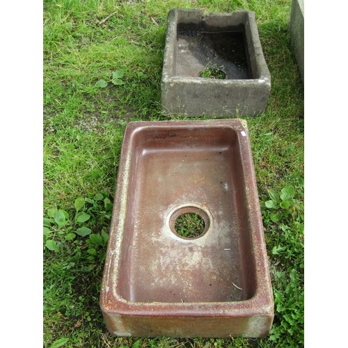 1072 - A weathered shallow rectangular stone trough/sink with circular drainage hole, 18 cm high x 71 x 44 ... 