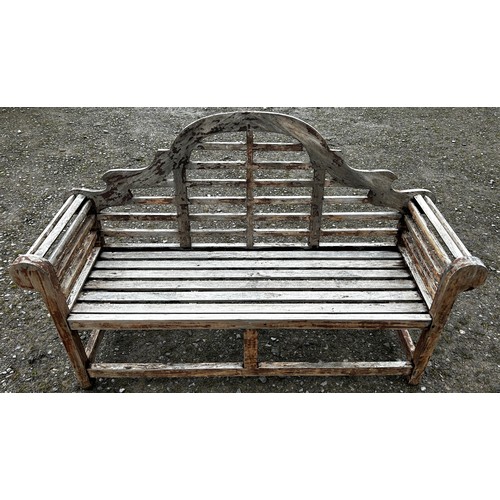 1027 - A weathered stained Lutyens style three seat garden bench 166 cm long