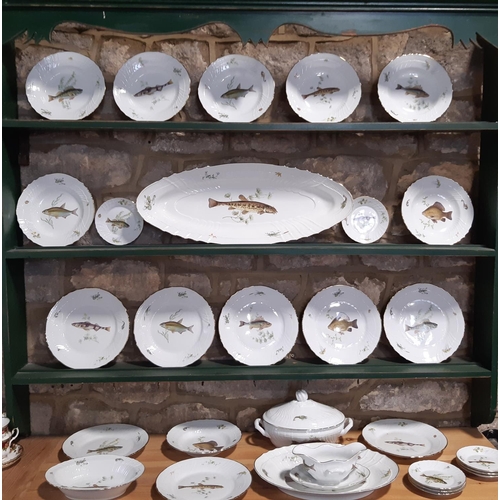 1 - An Italian porcelain ichthyological part dinner service by Richard Ginori comprising fish serving pl... 